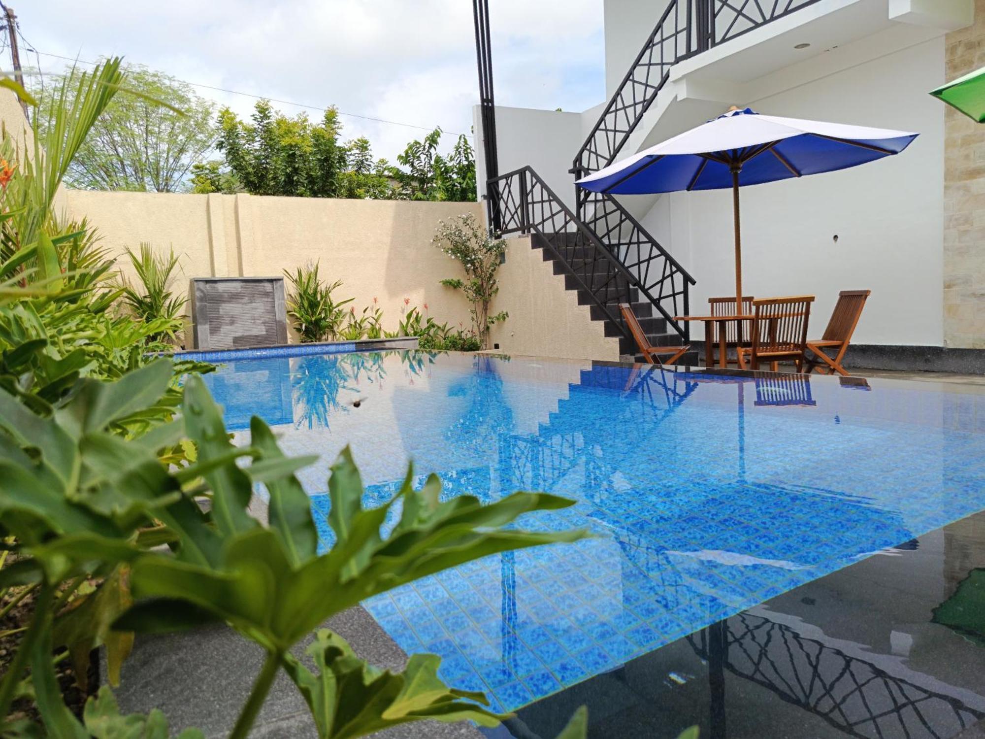 Zavana Rooms & Restaurant Tanjungkarang Luaran gambar