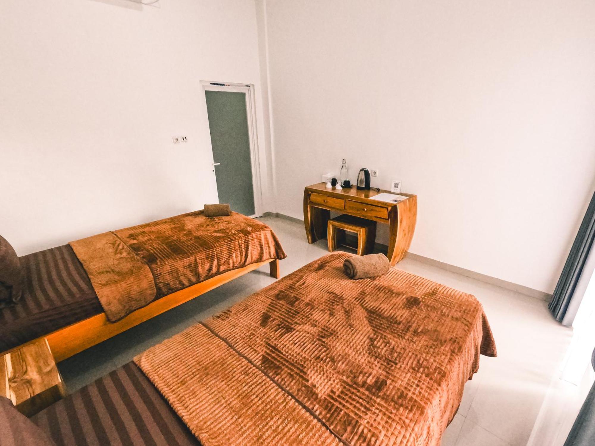 Zavana Rooms & Restaurant Tanjungkarang Luaran gambar