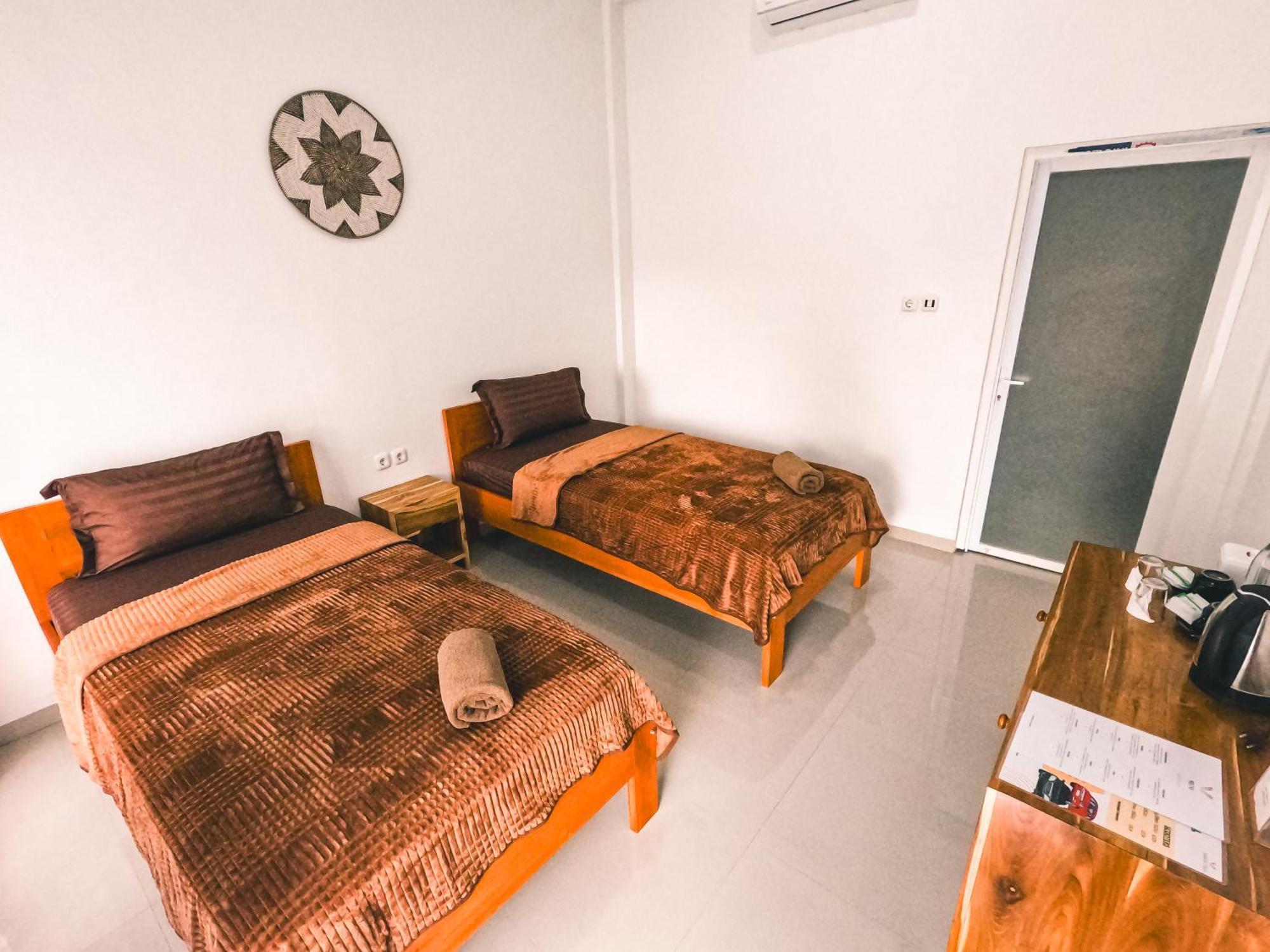 Zavana Rooms & Restaurant Tanjungkarang Luaran gambar