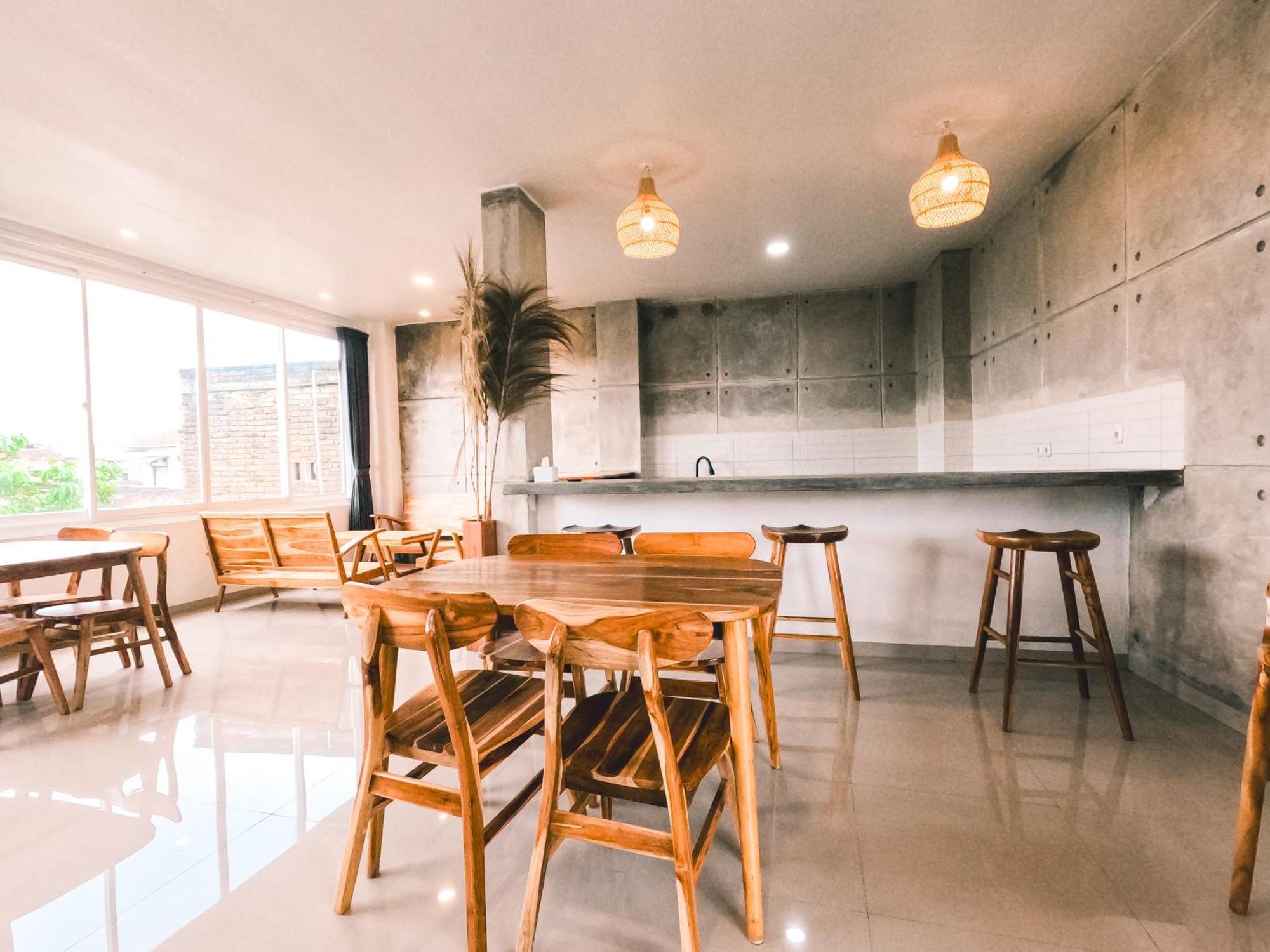 Zavana Rooms & Restaurant Tanjungkarang Luaran gambar
