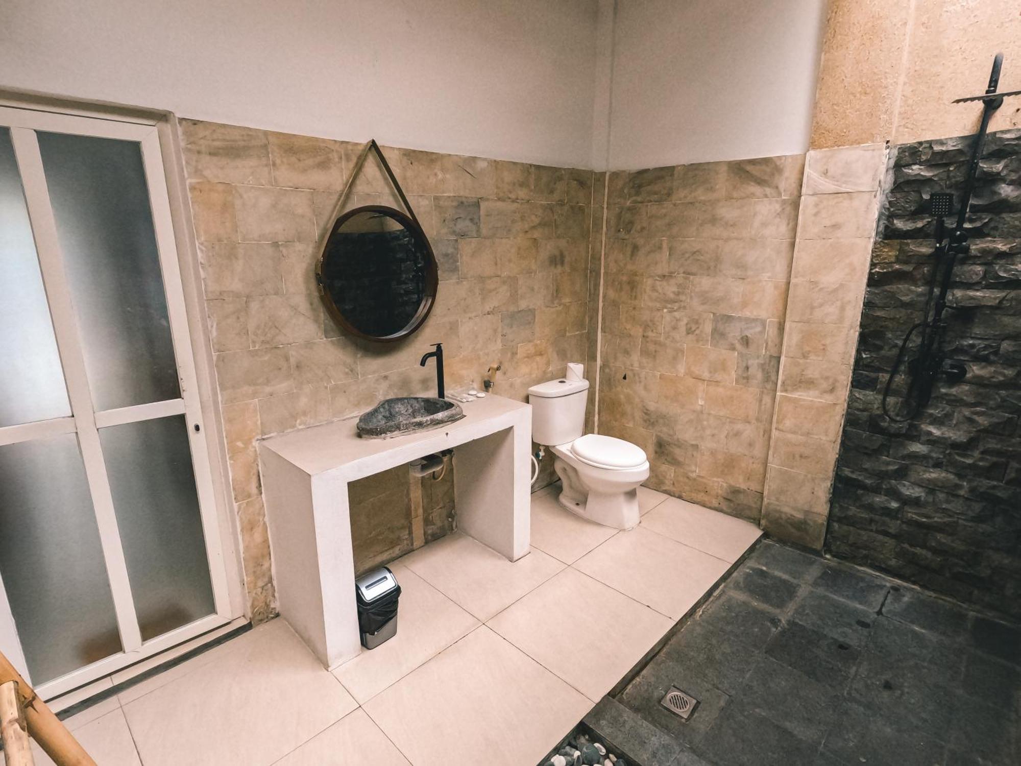 Zavana Rooms & Restaurant Tanjungkarang Luaran gambar