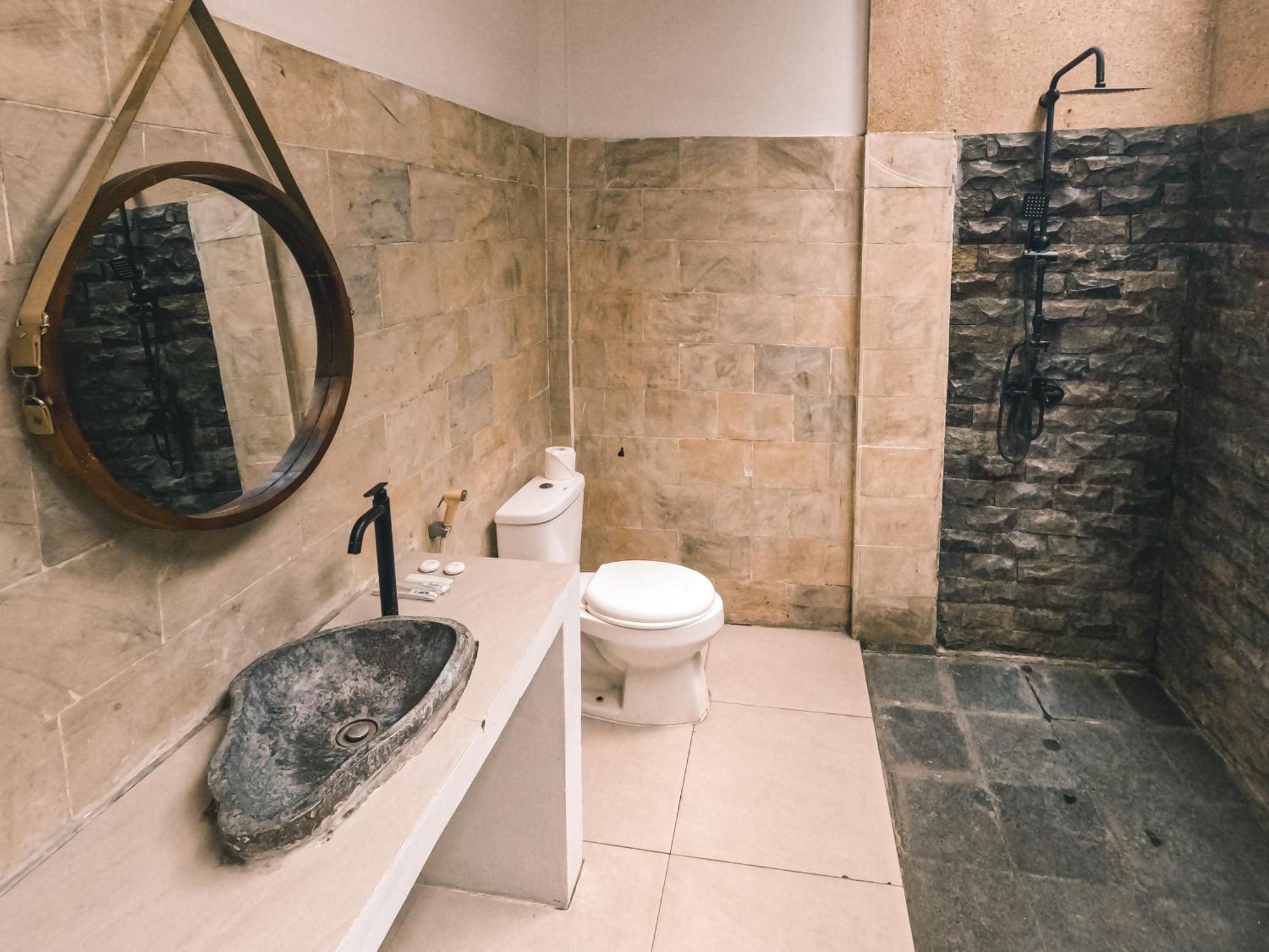 Zavana Rooms & Restaurant Tanjungkarang Luaran gambar