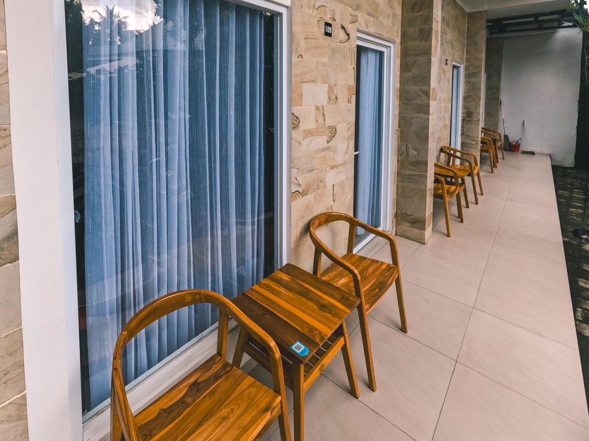 Zavana Rooms & Restaurant Tanjungkarang Luaran gambar