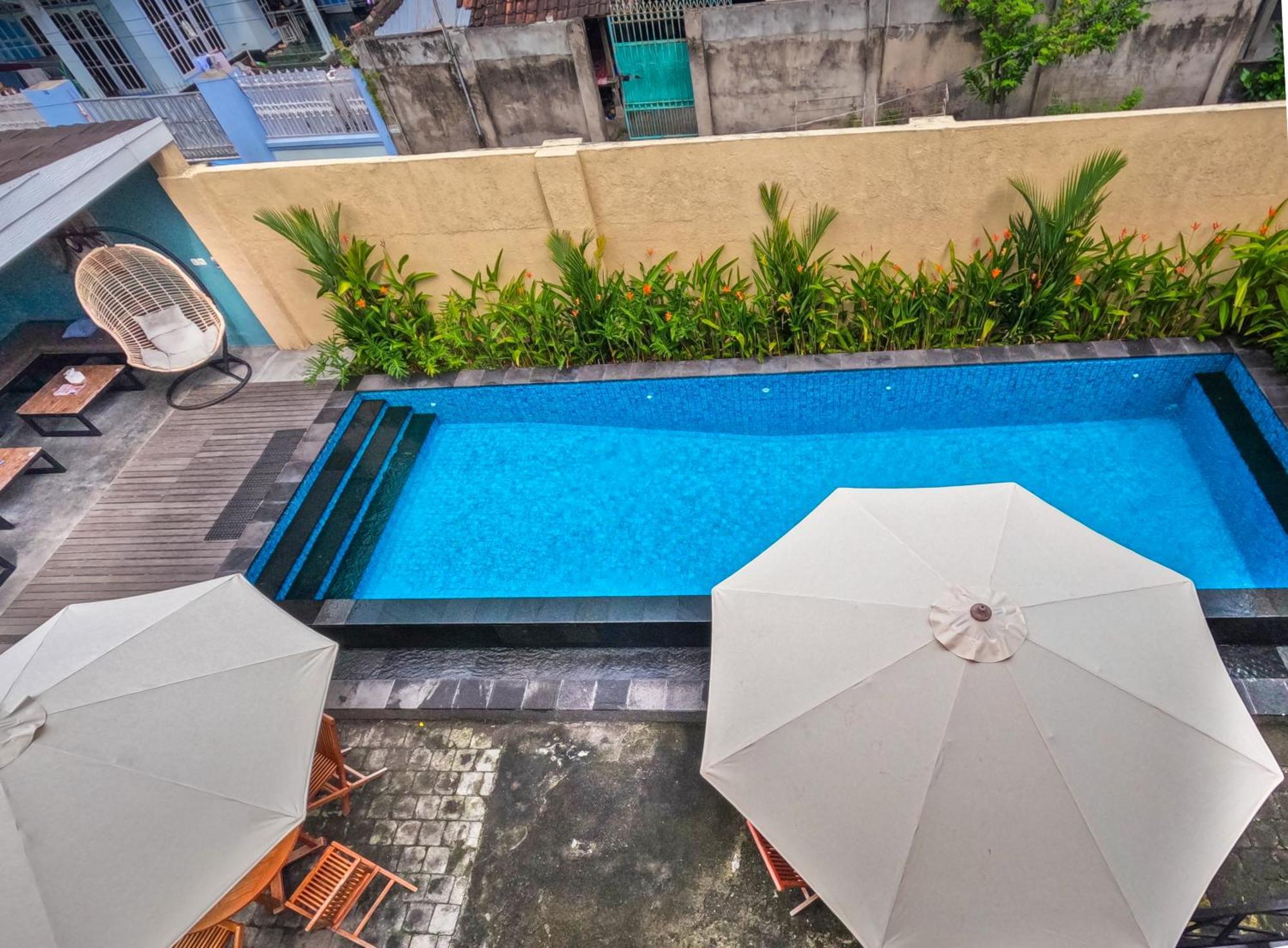 Zavana Rooms & Restaurant Tanjungkarang Luaran gambar