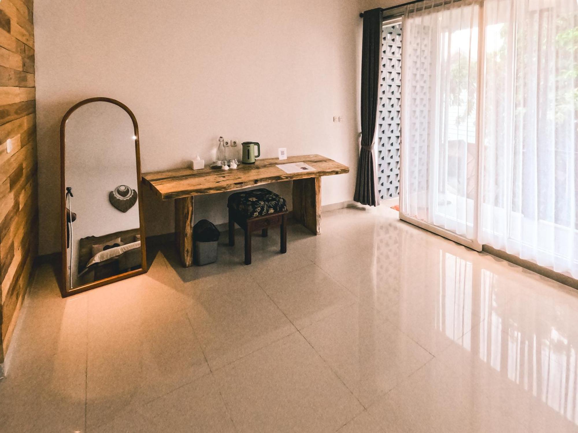 Zavana Rooms & Restaurant Tanjungkarang Luaran gambar