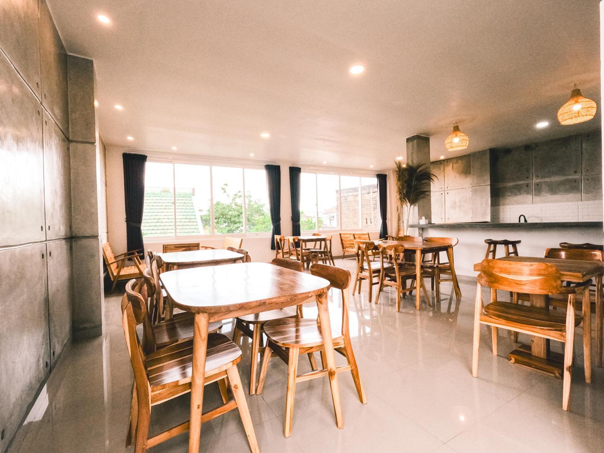 Zavana Rooms & Restaurant Tanjungkarang Luaran gambar