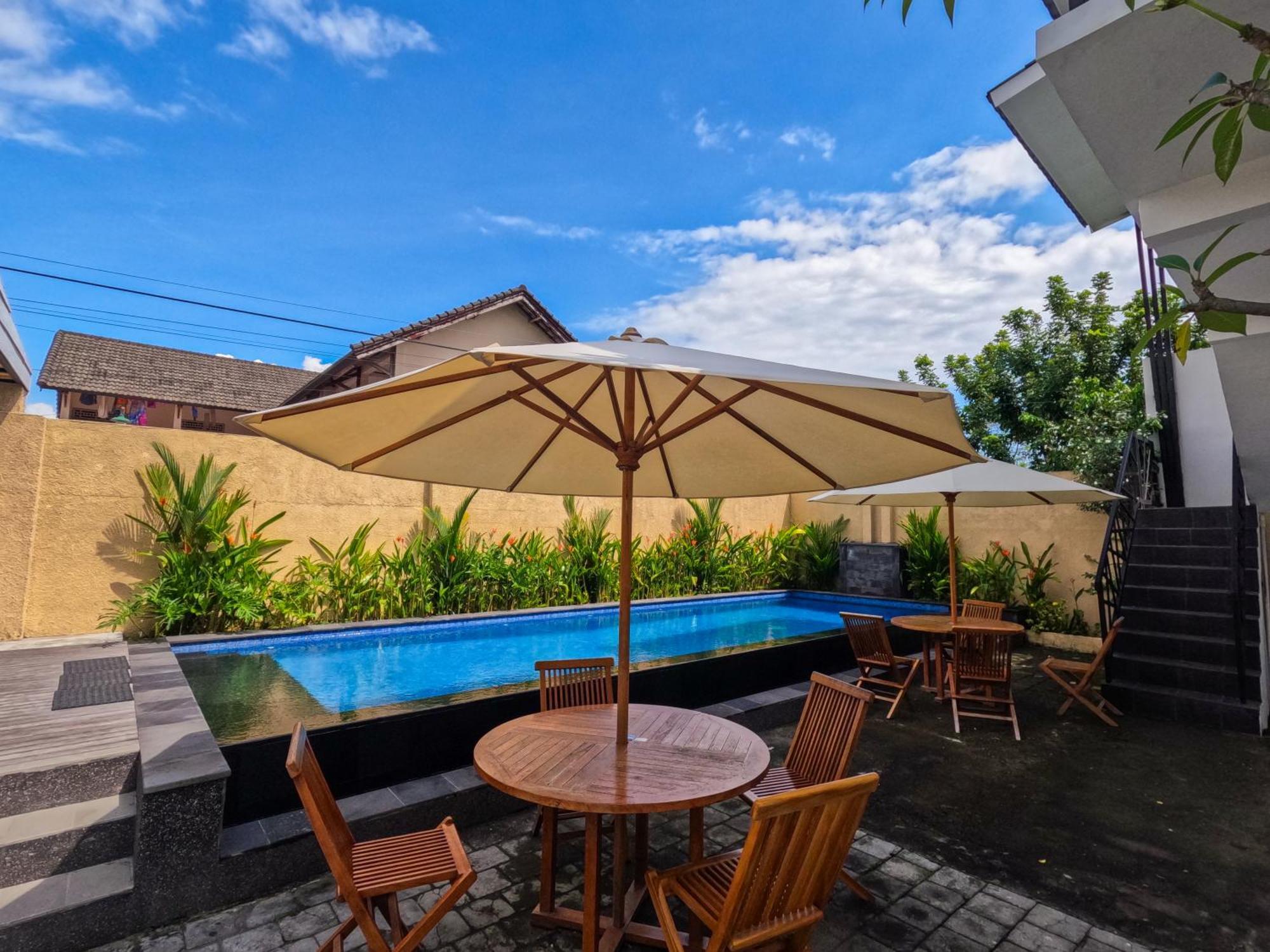Zavana Rooms & Restaurant Tanjungkarang Luaran gambar