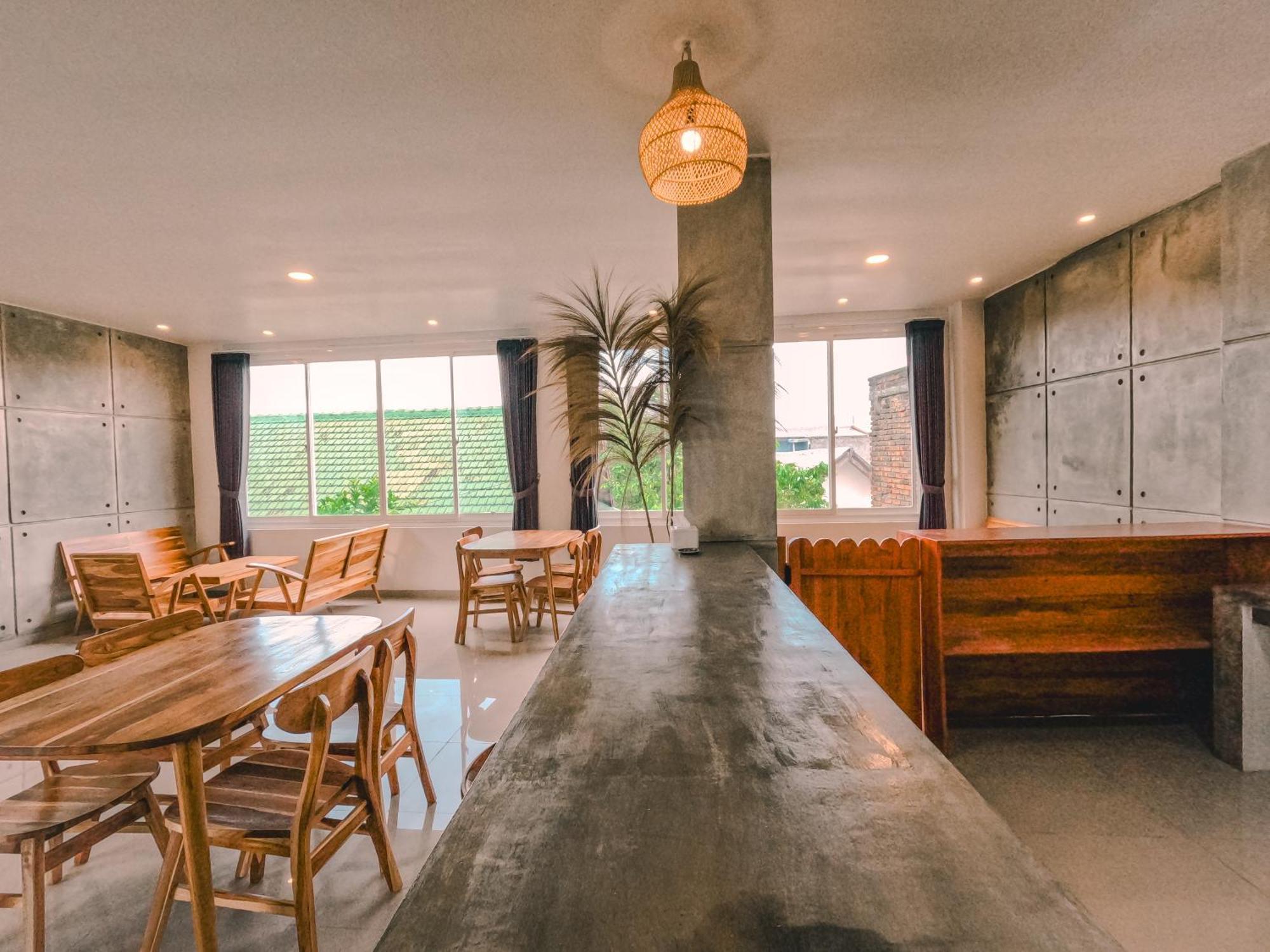 Zavana Rooms & Restaurant Tanjungkarang Luaran gambar