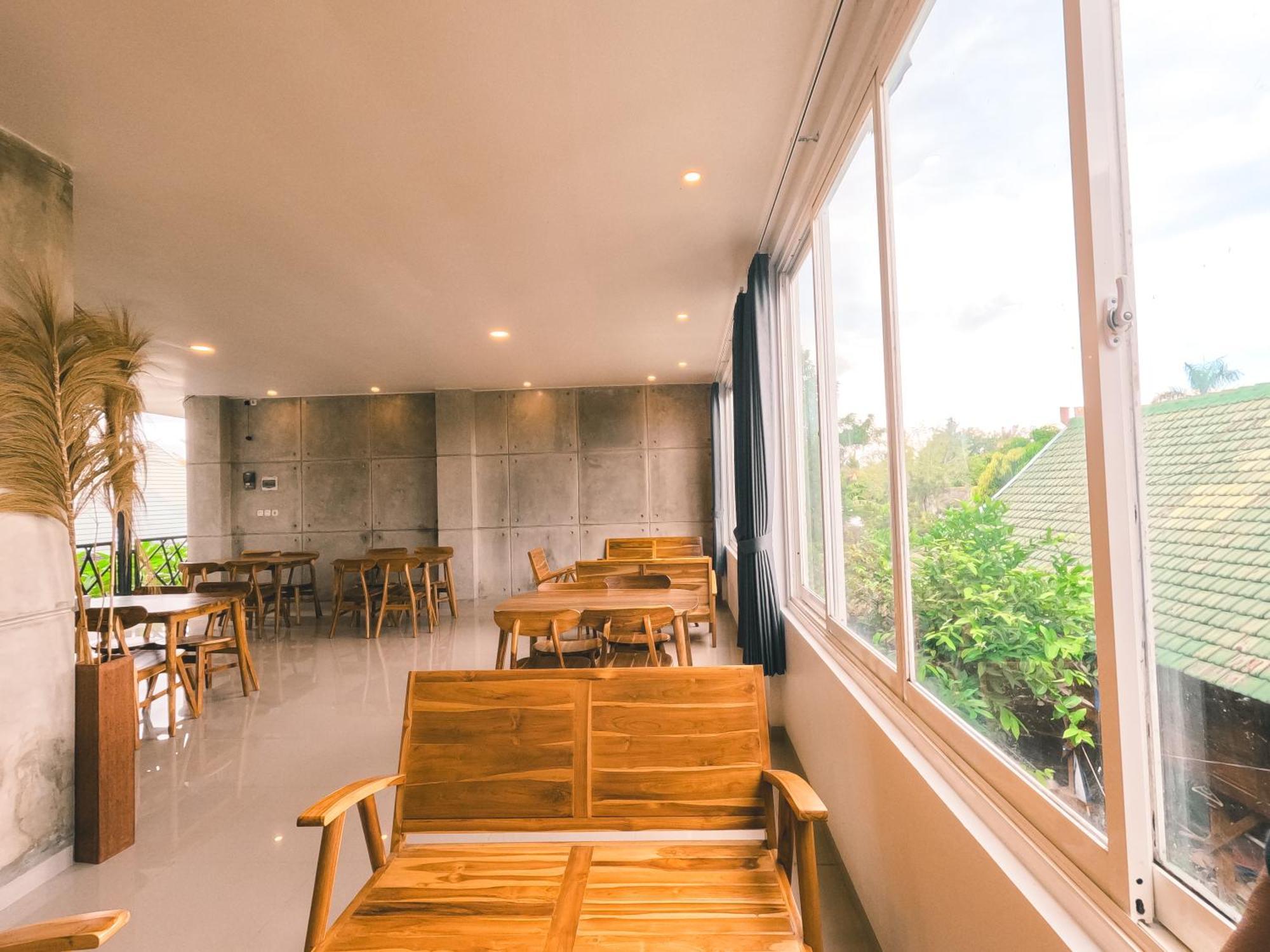 Zavana Rooms & Restaurant Tanjungkarang Luaran gambar