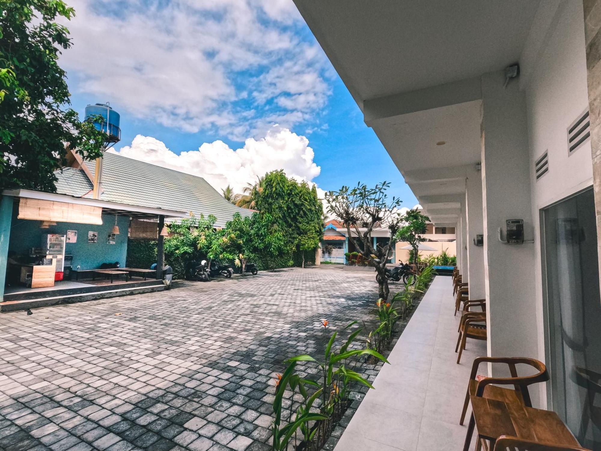 Zavana Rooms & Restaurant Tanjungkarang Luaran gambar