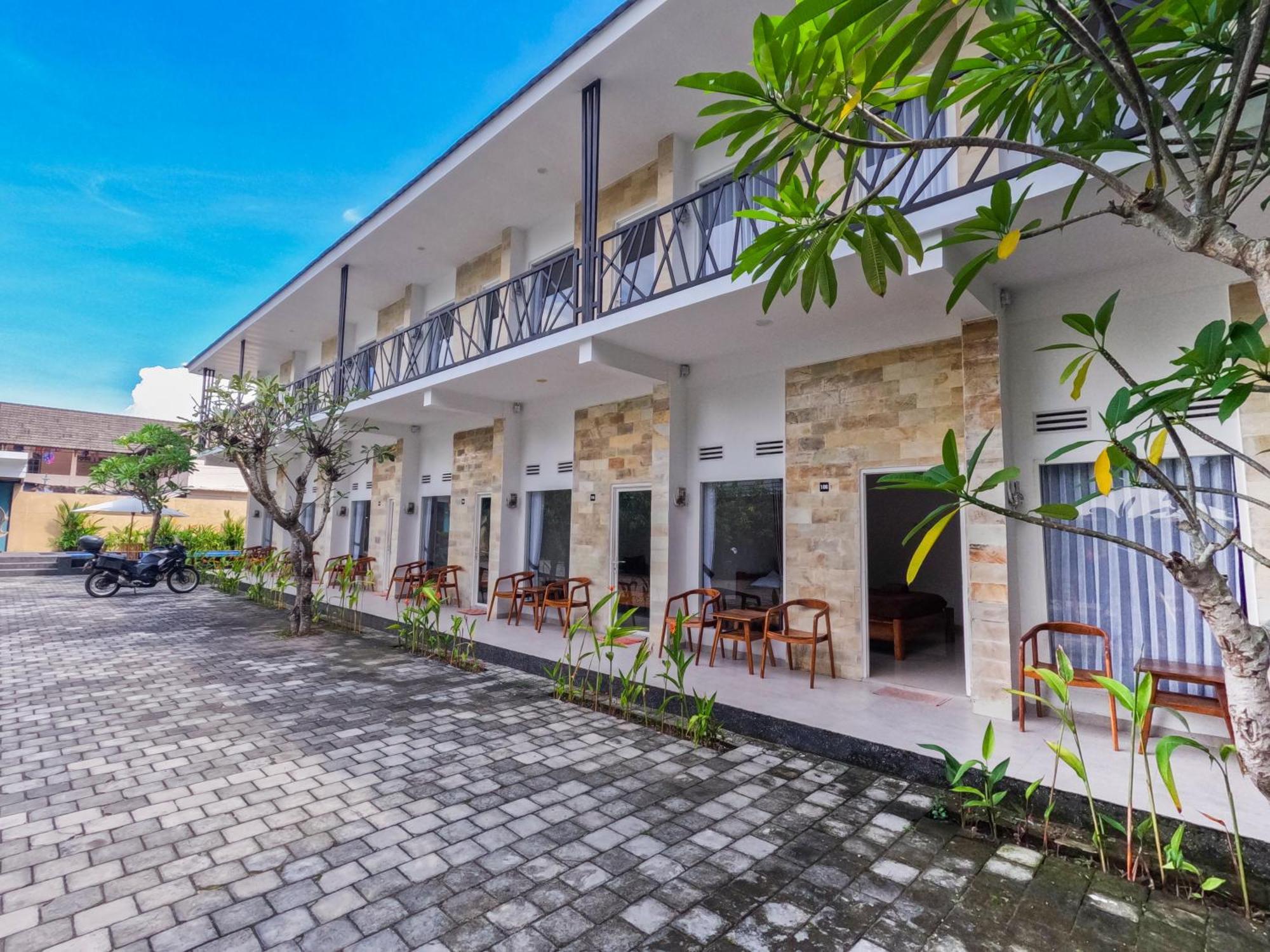 Zavana Rooms & Restaurant Tanjungkarang Luaran gambar