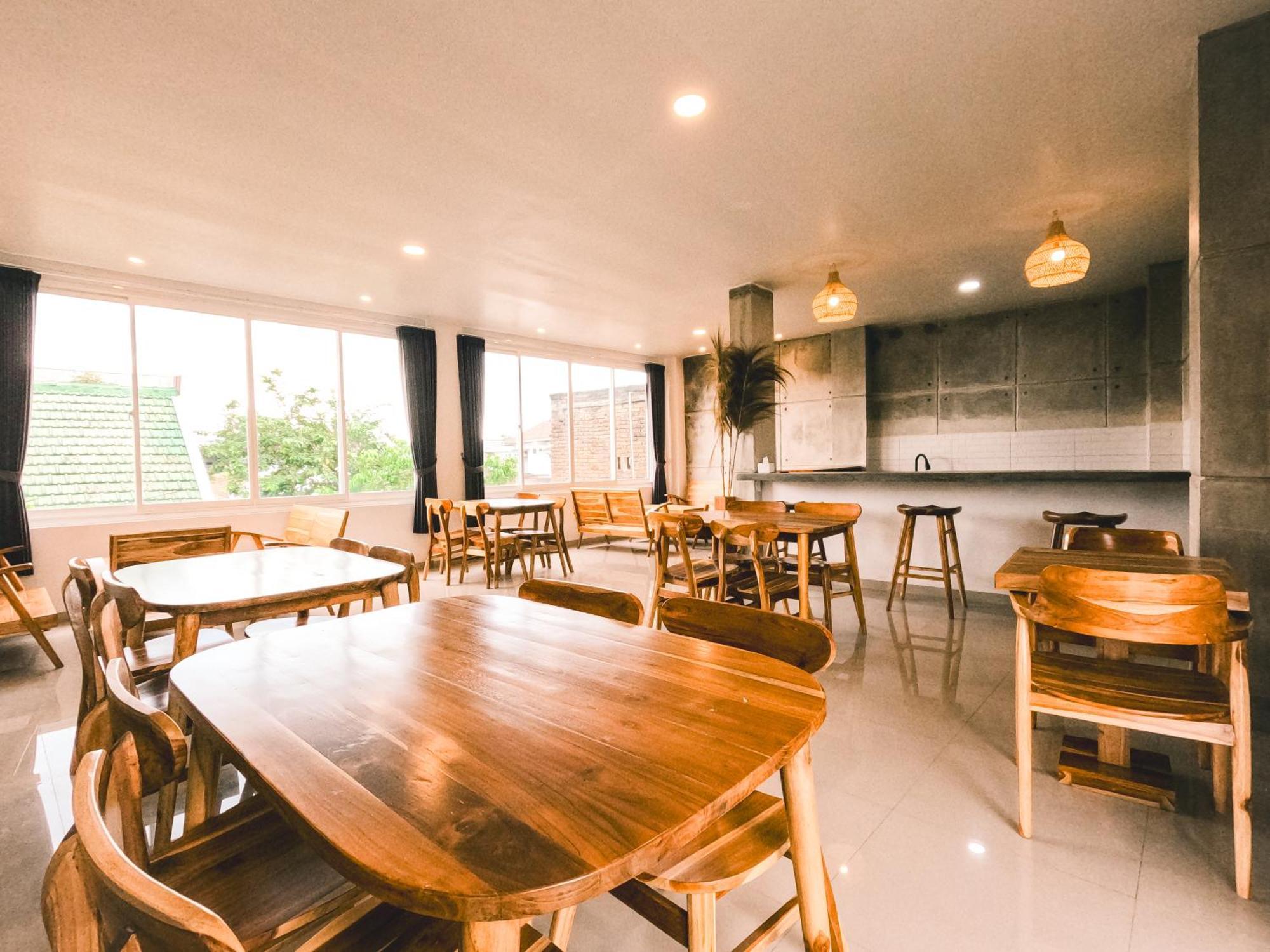 Zavana Rooms & Restaurant Tanjungkarang Luaran gambar